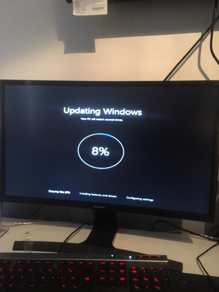 Reodiam_'s tweet image. Updating Windows 10 for like the past 30 mins... Made a mistake doing that 😂😂 #fml #windows10problems #f4f