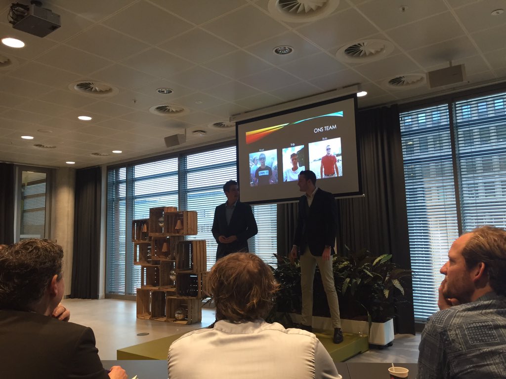 RichTiggeler's tweet photo. #crowdfunding experts @kleverlaan @altanzelf en @Daan_snijders geven feedback op de pitches vd #startups @HvA #CEO https://t.co/s9JfIvTp5Q