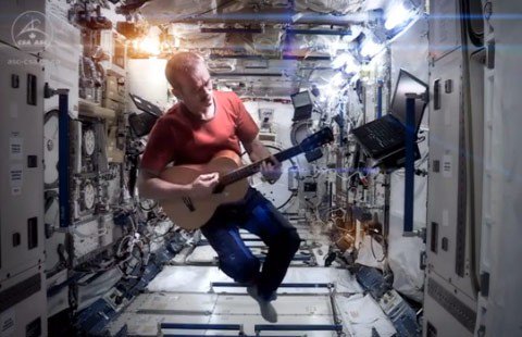 Slate's tweet photo. Astronaut Chris Hadfield performed David Bowie's "Space Oddity"... in space: https://t.co/R6X7ribPpW https://t.co/wcvGaMXO3t