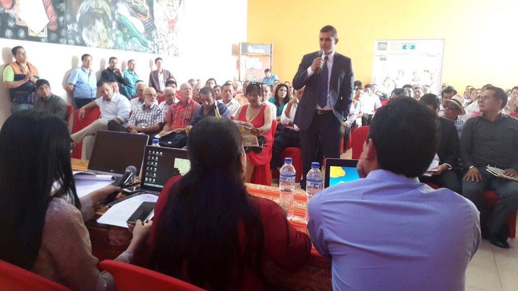 ANT_ECUADOR's tweet photo. Escuelas de conducción felicitan por la socialización de la malla y agradecen por el taller y la labor de la #ANT https://t.co/OH6l5i7Huu