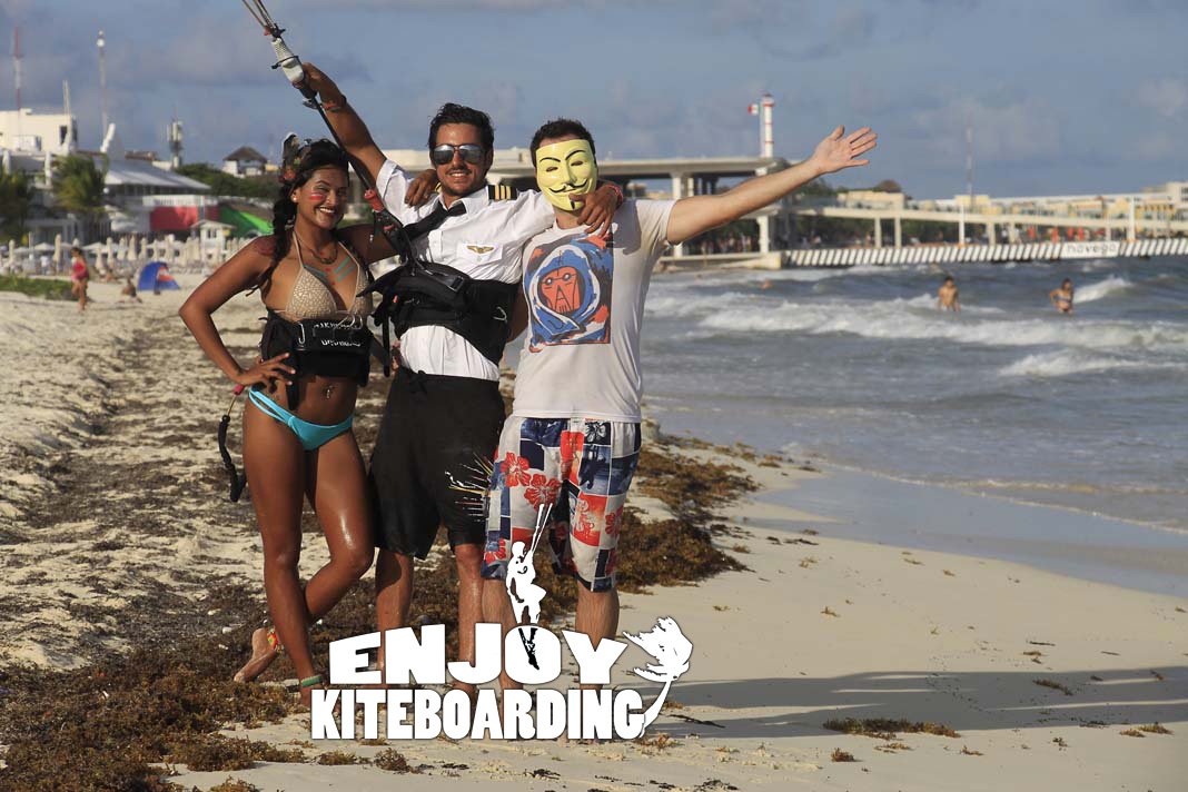 EKiteboarding's tweet photo. #halloween2015 #flyingkite!! https://t.co/ITITmVvLyb