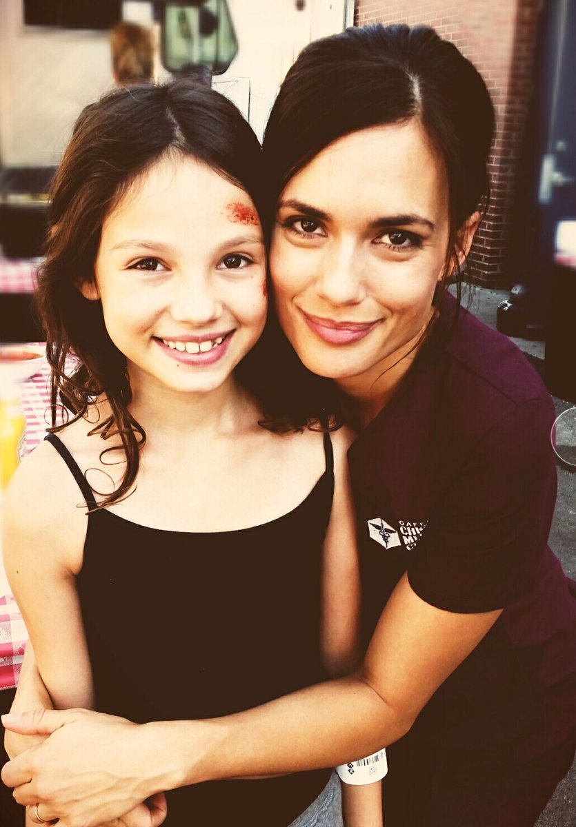 cosmossydnie's tweet photo. Remembering warmer days. On set of #ChicagoMed #Nbcchicagomed with awesome Dr. Manning @torreydevitto #sasharossof https://t.co/vtGmCuN6bF