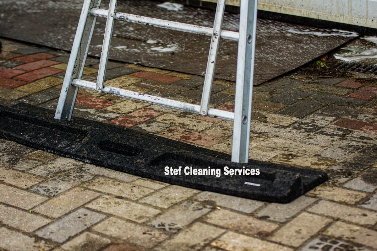 stefcleaning's tweet photo. Zelf je dak of gevel schoonmaken een nieuw artikel op:https://t.co/McU3BxwkDG
#dakreiniging #gevelreiniging https://t.co/G2YrJgLtzP