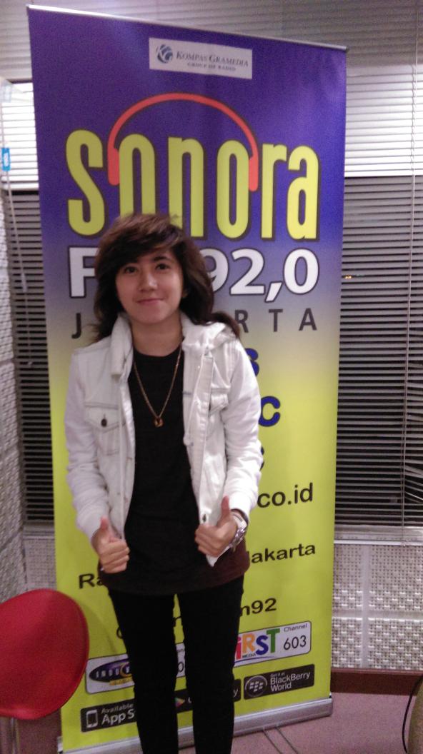 Nanti Non <a href="/deraa93/">dherasiagian</a> bakal nanyi LIVE #SendiriLagi &amp; covering #WhatDoYouMean di #NewStar,so jgn kemana2! <a href="/SMN_Channel/">Star Media Nusantara</a>