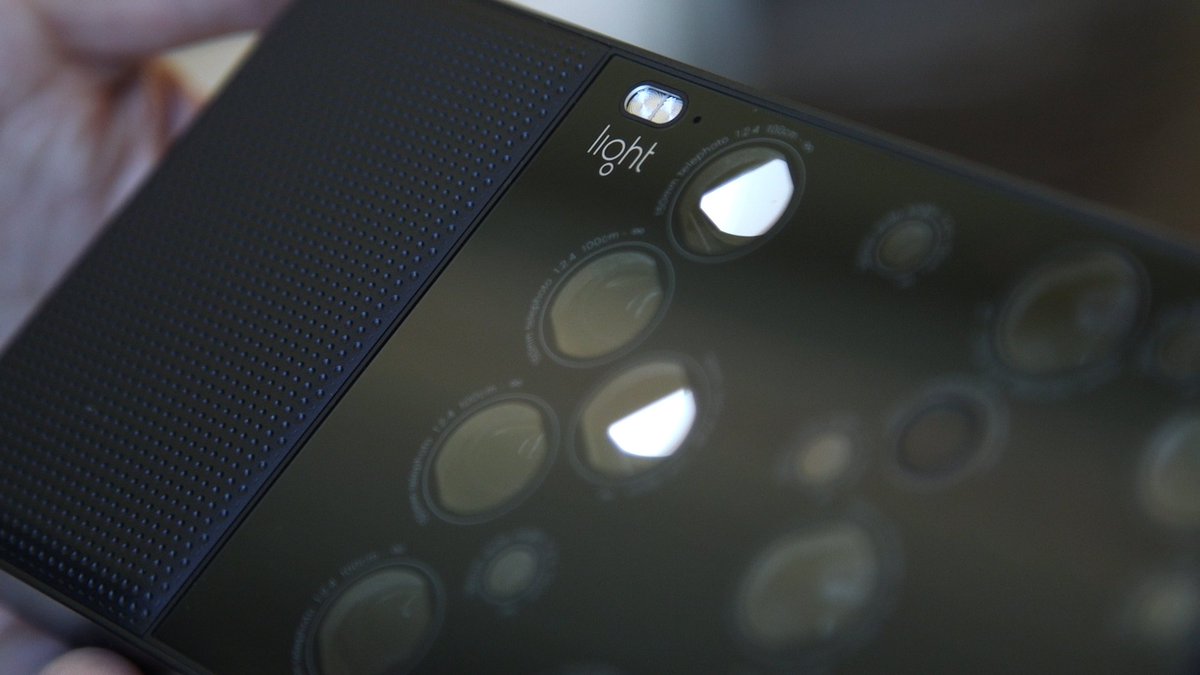 mashable's tweet image. Crazy high-res photos in a cheap-ish package with Light&apos;s L16 camera on.mash.to/1P2G0ms