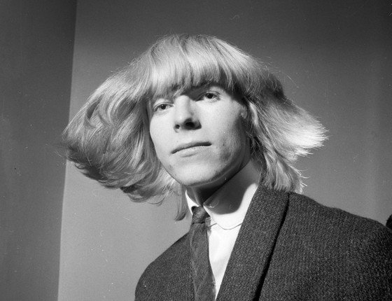 bombou's tweet photo. A primeira aparição de David Bowie na TV - https://t.co/1ClHngoBX9 https://t.co/DkMTG8y3lF
