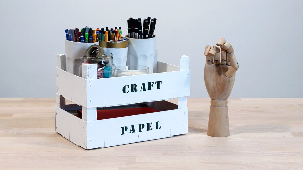 Handfie's tweet image. ¿Necesitas espacio en casa? Recicla cajas de frutas para organizar con creatividad :) bit.ly/22V0VlF #DIY