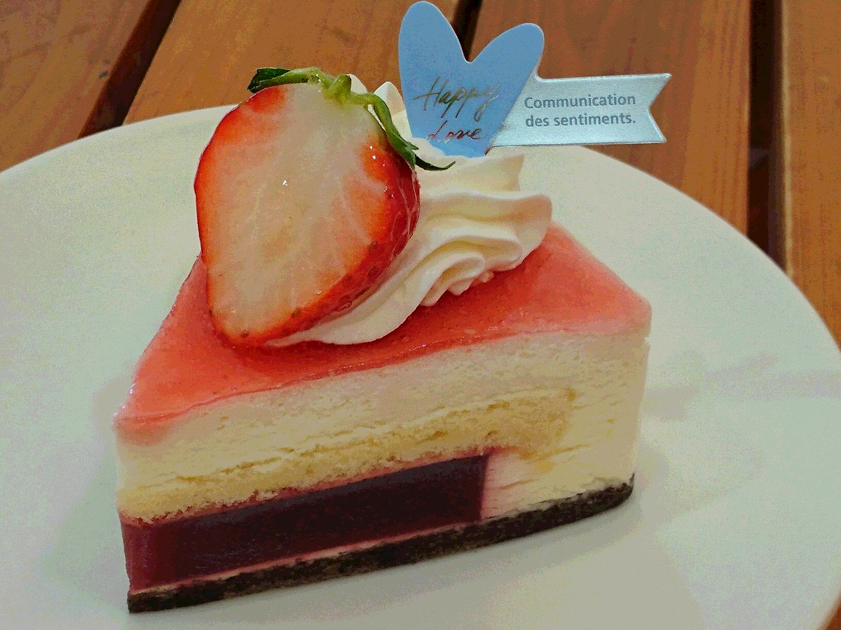 ケーキ屋 さざれ En Twitter 新作 フレーズ クレ 白ワインのムースに苺ジュレの入ったまろやかムースケーキ ラズベリーマロンロール チョコ生地にマロンとラズベリーを散らしたロールケーキ クリームはチョコクリーム T Co Tofvzip2av