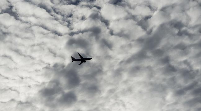 20Minutes's tweet photo. Un bloc d’excréments congelés tombe du ciel et blesse une passante https://t.co/48eAkNukWH https://t.co/AUsMMEIujf
