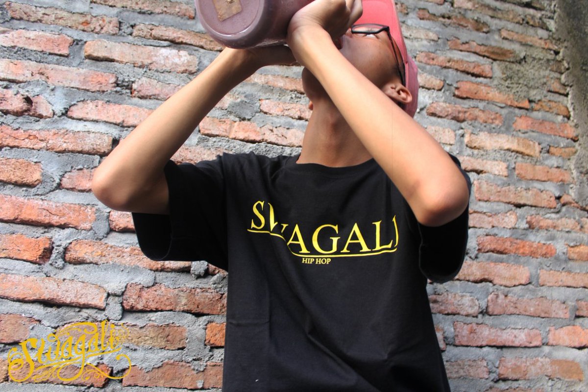 agraululamri's tweet photo. SWAGALI NEW MERCH
"Elegant Black Gold"
Pre order
90K
Contact: 
LINE: agrasulchantifa
BBM: 7D6F7D9F
Text:081224422303 https://t.co/GwbVyJWmFo