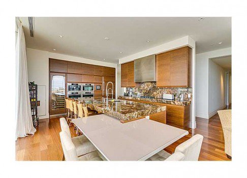 IRE_Miami's tweet photo. Apogee in South Beach: A house in the sky offering 4 bedrooms, #mediaroom, living room view https://t.co/Z0KQq4aLvy. https://t.co/NiE5SCM3kK