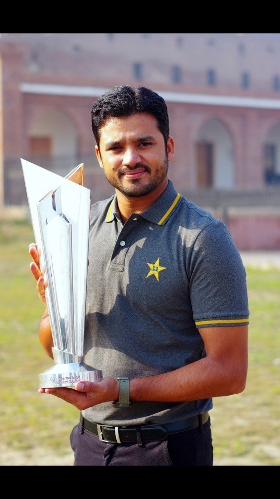AzharAli_'s tweet photo. With icc world t20 trophy at beautiful Bala Hissar fort Peshawar. https://t.co/ET0ZpeDGgP