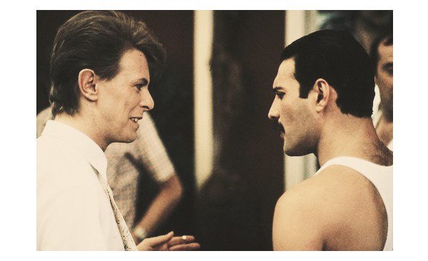 QueenRockBand's tweet photo. ♔ RIP David Bowie ♔ https://t.co/mkvnagWwA8