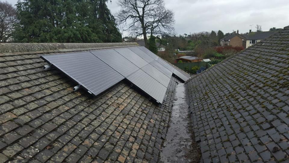 EcoWattSolar's tweet photo. 4kwp system installed in dartford last week. 16x solarworld 250w panels. https://t.co/KiYRHlhRGn