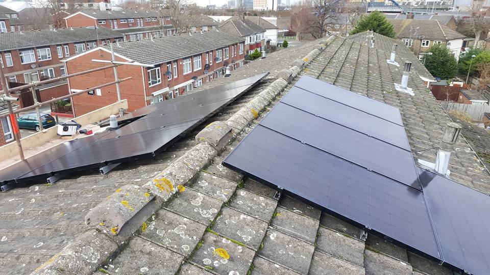 EcoWattSolar's tweet photo. 3.3kwp system installed in Greenwich on Saturday. 11 x LG 300w panels. https://t.co/iABPX4tjbi