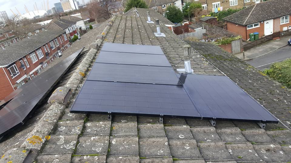 EcoWattSolar's tweet photo. 3.3kwp system installed in Greenwich on Saturday. 11 x LG 300w panels. https://t.co/iABPX4tjbi