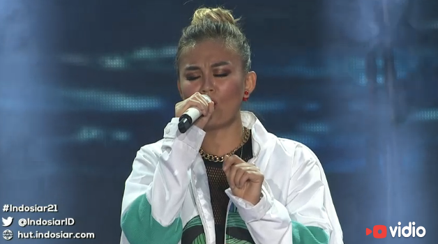 Indosiar's tweet photo. Dengarlah Matahariku, suara tangisanku~ mellow dulu bareng @agnezmo #Indosiar21 https://t.co/ZmKQ1y1DiC