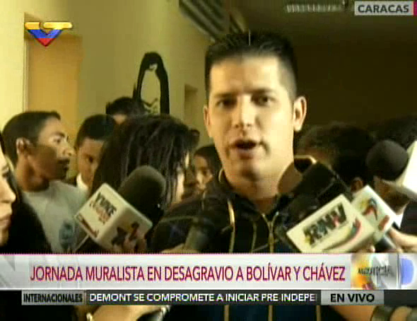 VTVcanal8's tweet photo. [AHORA] Jornada muralista en desagravio al Libertador Simón Bolívar y el Comandante Supremo Hugo Chávez https://t.co/2QgaN9oq50