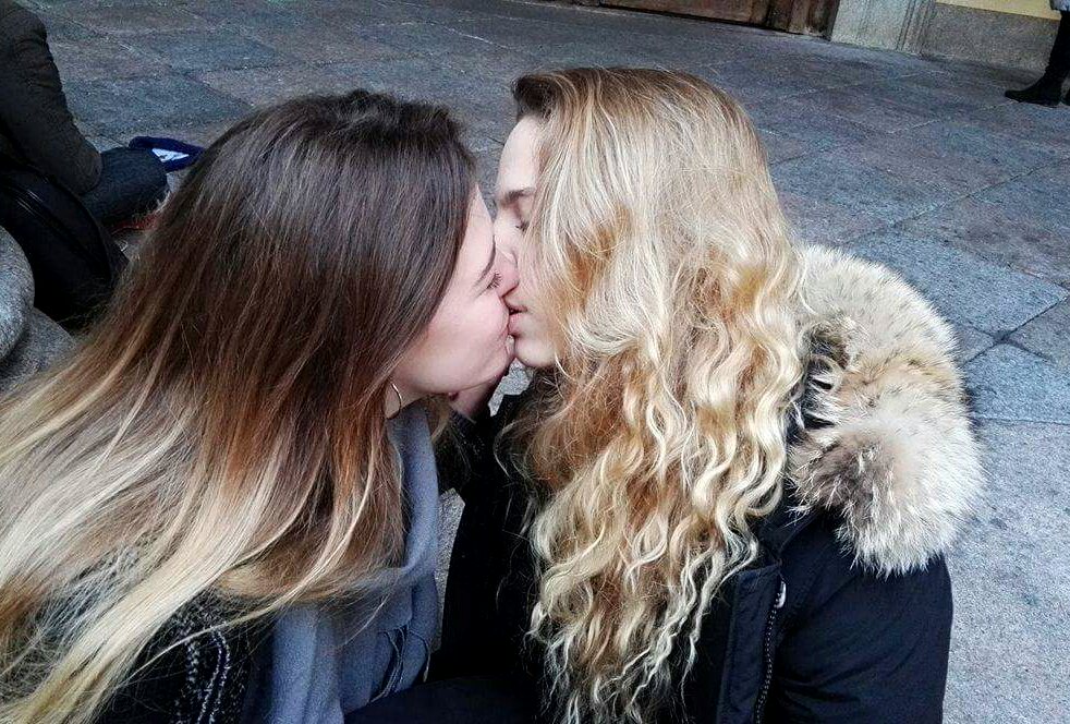LiveMultiVersa's tweet photo. "Rimorchiare ragazze with Fabio Marra" Online! #MultiVersa #FabioMarra #Rimorchiareragazze https://t.co/08bptH5kSl