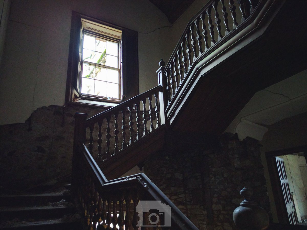ScotlandUrbex's tweet photo. WHO WANTS TO GO UPSTAIRS? 

#Staircase #Urbex https://t.co/pl3eTPvnag