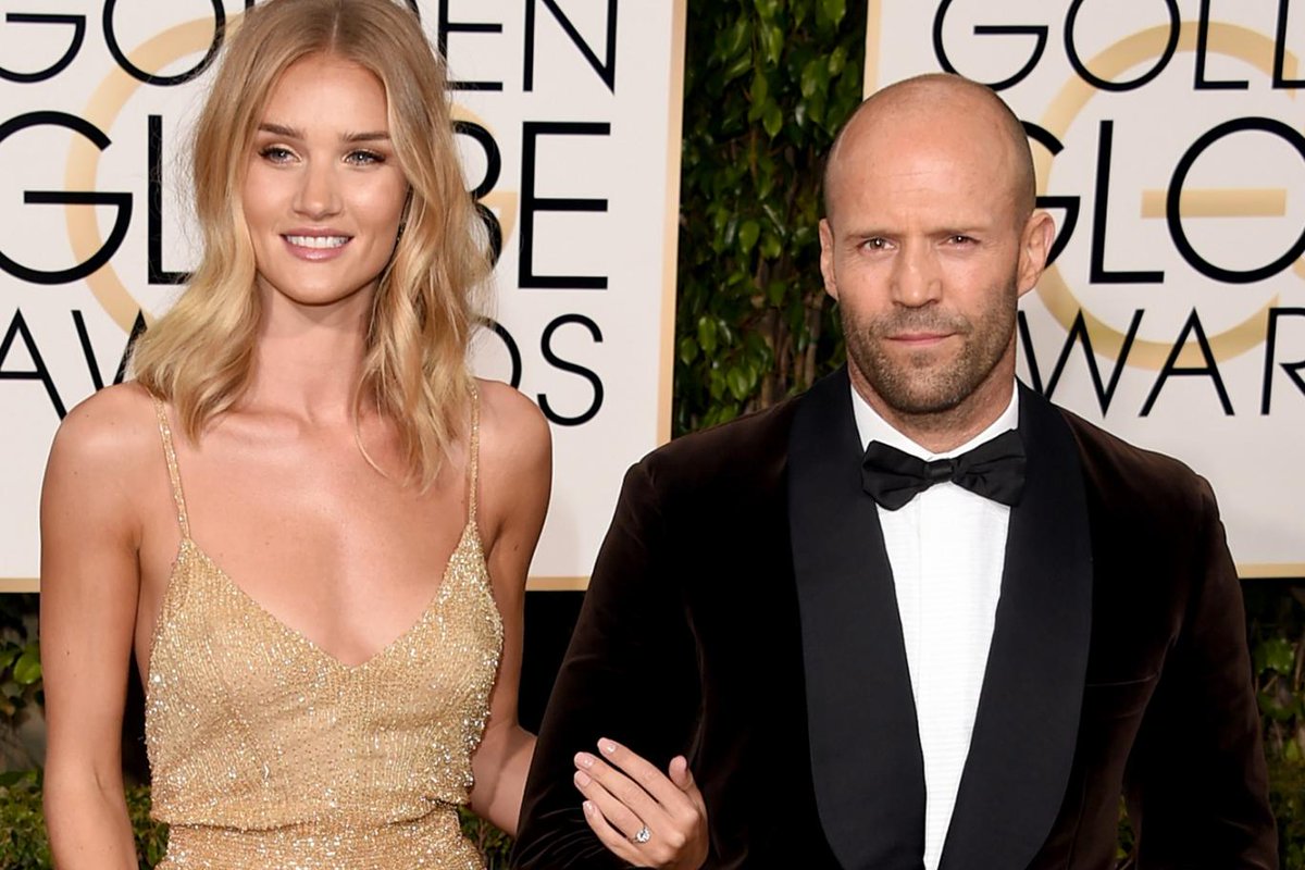 モデル兼女優のロージー ハンティントン ホワイトリーが5年前から交際中の俳優ジェイソン ステイサムと婚約 昨日のゴールデングローブ賞のレッドカーペットでは ロージーの左手の薬指に巨大なダイヤの指輪がキラリ おめでとう フロントロウ編集部 Scoopnest