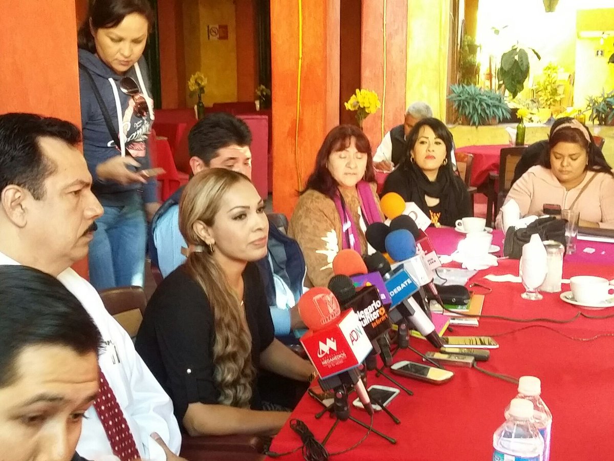 Comerciantes de la calle Cristóbal Colón y  Av. Álvaro Obregón exigen ser atendidos #soyADN @SergioTorresCLN