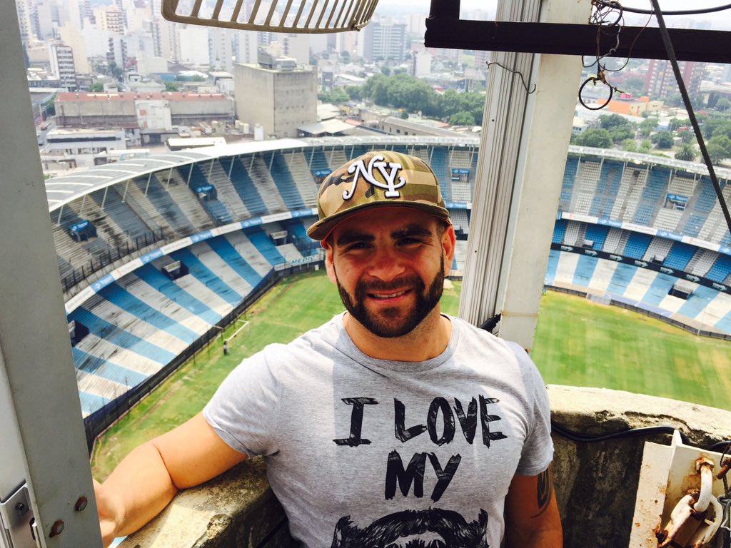 SebaH1978's tweet photo. En el mástil de La cancha de Racing !!! https://t.co/dSdtpu1Oje
