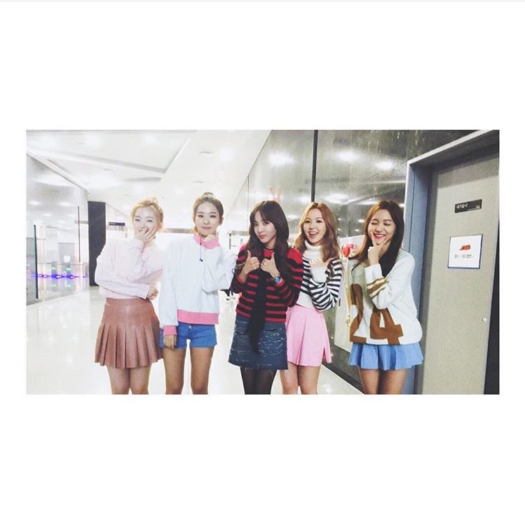 ughewjiyong's tweet image. Dara and red velvet!! #visualoverload