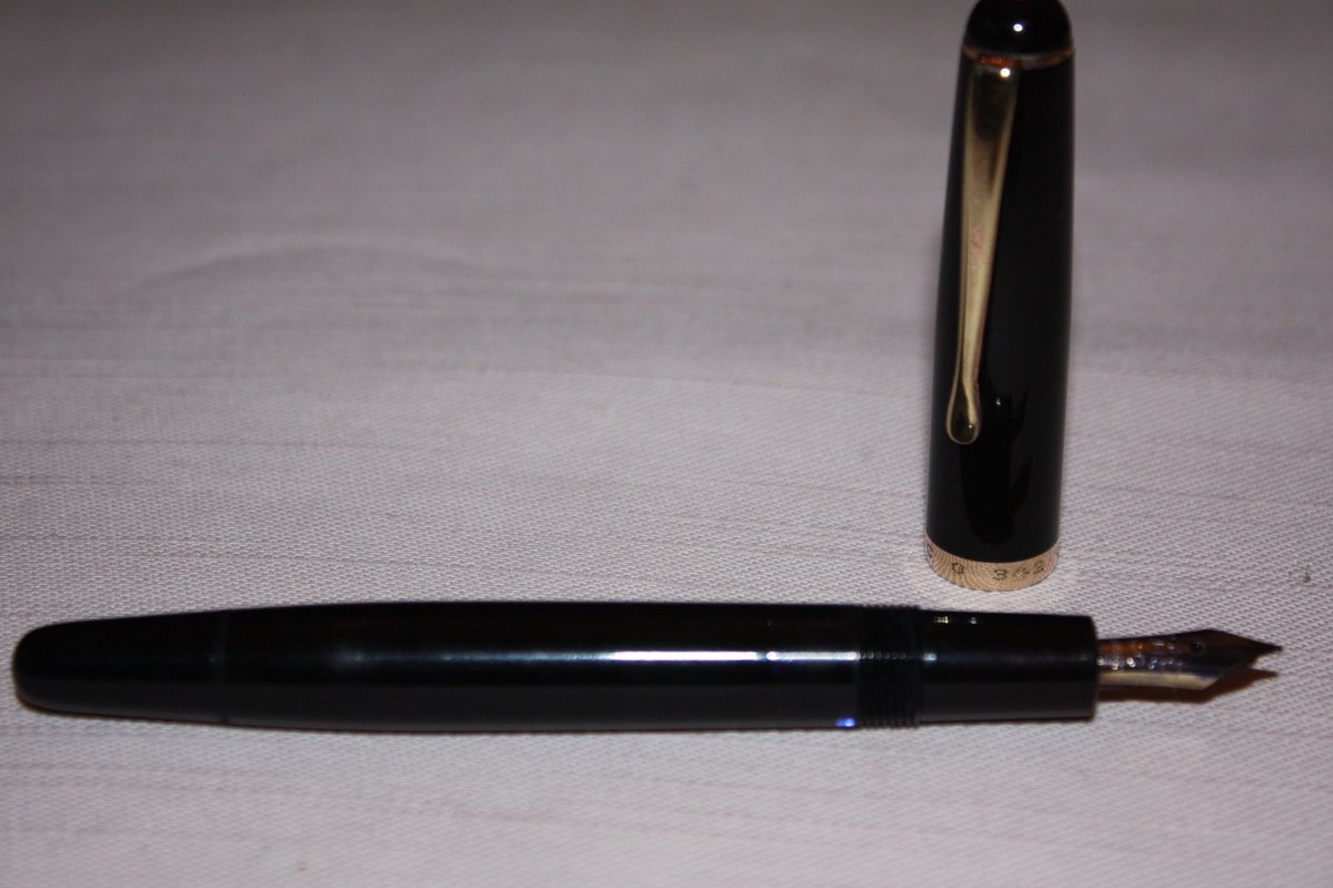 StatenMall's tweet photo. #Montblanc 342 #antiker #Füller #Kolbenfüller #585er #Goldfeder #pen #vintage #Auction hier https://t.co/Sbs8xvlbfH https://t.co/NBvDN66fZw
