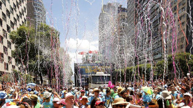 jornalextra's tweet photo. 🎊 🎉 Confira a lista completa com data, local e horário dos blocos do carnaval 2016: https://t.co/zpwUBlC80p https://t.co/UVbPjS9LX4