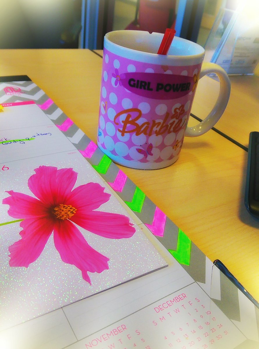 MelissaHasFords's tweet photo. #GLITTER thank you cards and coffee in my #Barbie cup. #HappyMonday https://t.co/aM48OT5jWQ