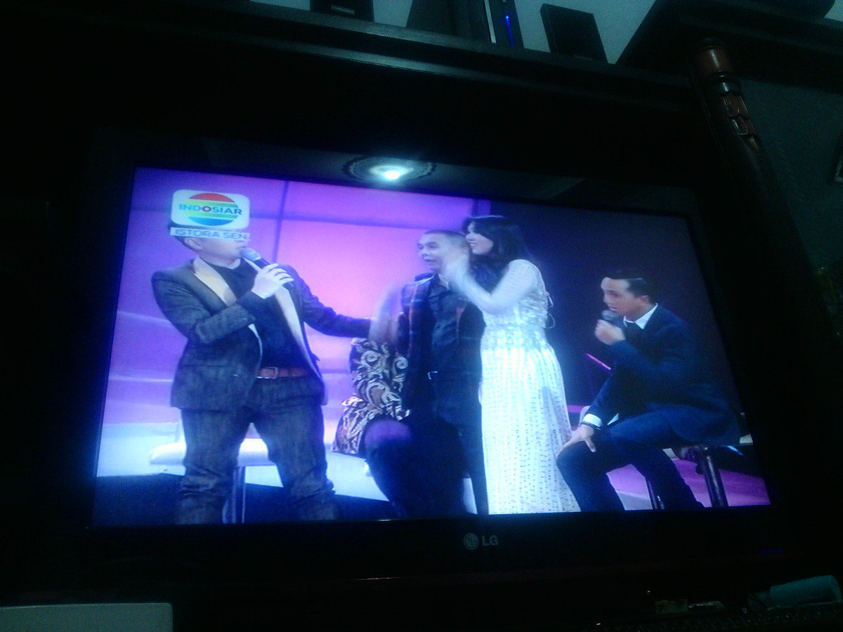 amiraafa's tweet photo. Komika cilik disandingin sama @isyanasarasvati, ttp aja keliatan cilik 😄😄😄 cc @radityadika #Indosiar21 https://t.co/fwdg6fXVdM