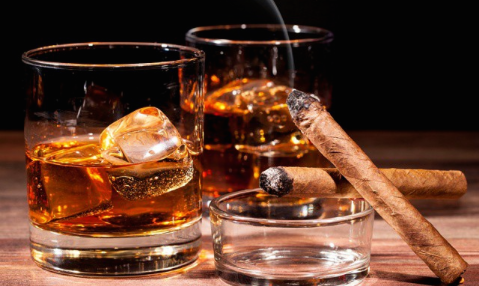eaglerarelife's tweet photo. The perfect Sunday always includes a glass of #eaglerare #bourbon https://t.co/9dvpOo6gcx