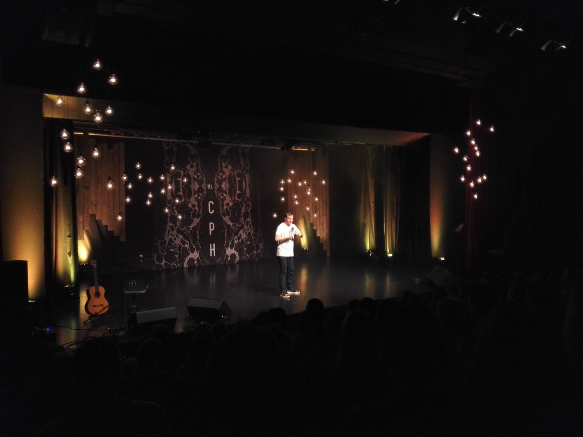 jimboodk's tweet photo. Når jeg sir tal... sir i bot. Tal... booot. Tal... boooot.
Super fedt show @SimonTalbot_ #mrcph https://t.co/j7DBcMsfCJ