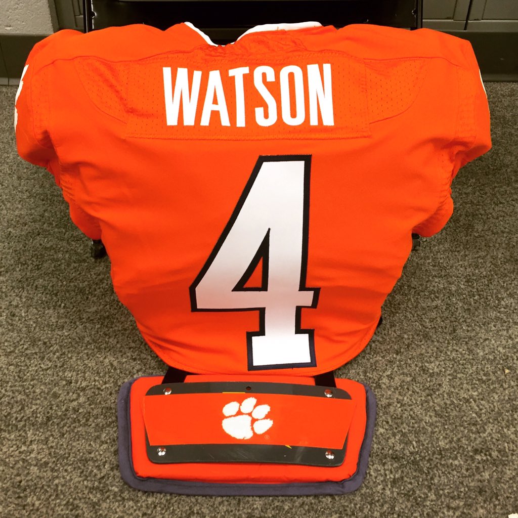 ClemsonFB's tweet photo. 4️⃣

#ALLIN at the #CFP https://t.co/nIauY05pdI