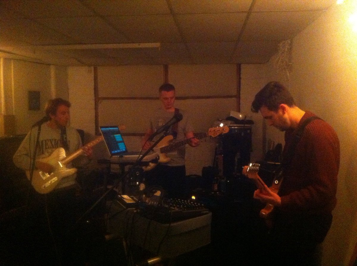profumoband's tweet image. @BenedictHawkin @YellowCreatures @Glenjamin748 preparing for Friday at @thecumby #nicelike