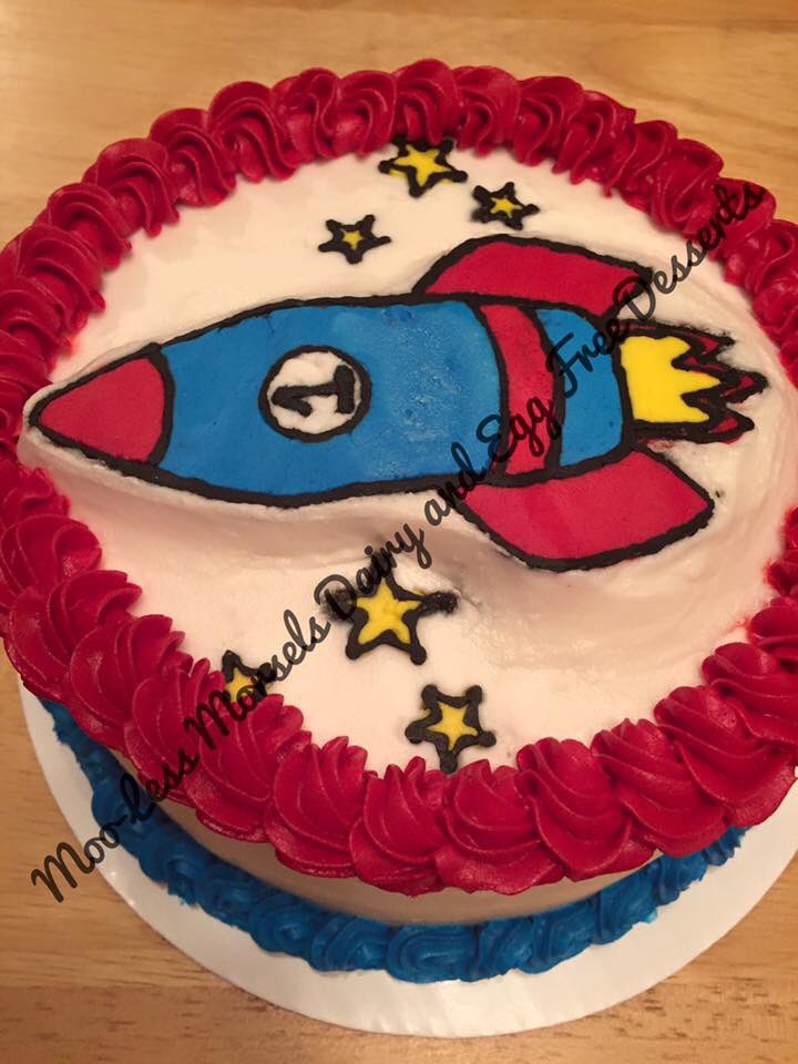 MoolessMorsels's tweet photo. Moo-Less Morsels Rocket ship cake #dairyandeggfree #moolessbakernl #dairyfreeisthewaytobe #mooless https://t.co/ifig0ZVjoP