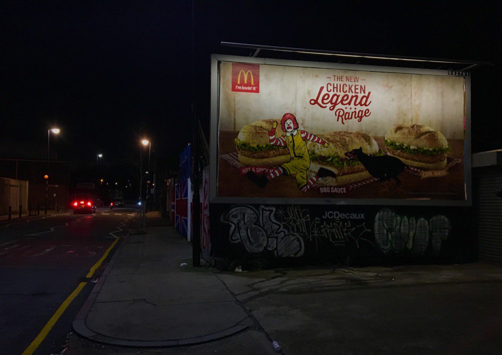 teddybaden's tweet photo. Night time Hackney Wick n' Lovin It #streetart #painting #subvertise #graffiti #dog #urban #art #teddybaden #London https://t.co/07W31PV86S