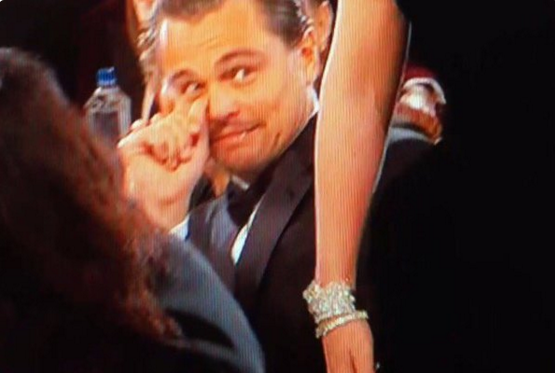 NewsZoomNow's tweet photo. BEST moment at the #GoldenGlobes #awkward https://t.co/08Ph7BEMWO https://t.co/fpGjm5nv3e