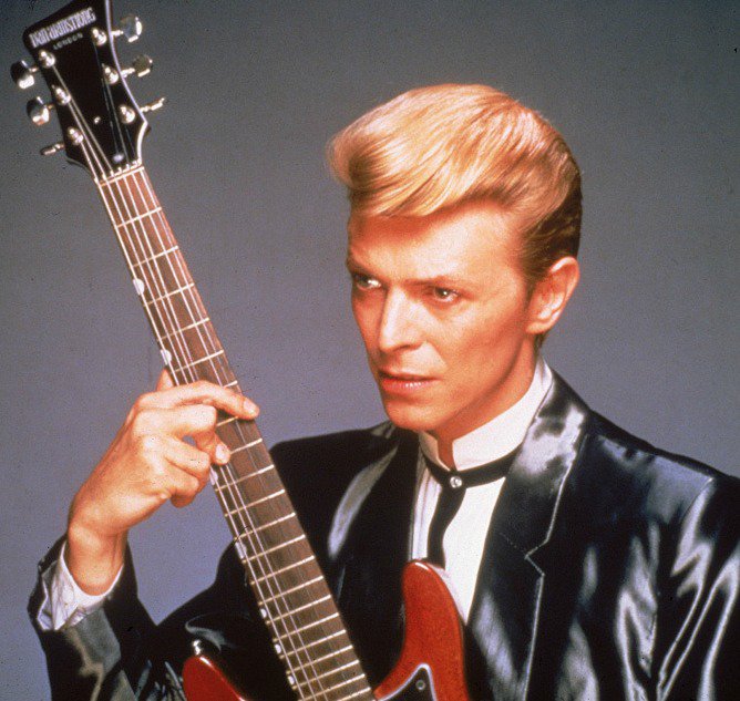 Despedimos a David Bowie: recordamos su divina influencia en la moda. Adiós, Ziggy Stardust. bit.ly/1ZWLas9