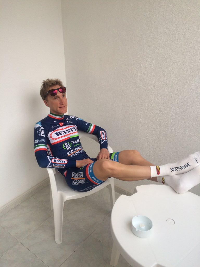 Waiting for the others...new 2016 kit <a href="/TeamWantyGobert/">Virginia C. Johnson</a> @Kalaswear_eu <a href="/NWcycling/">Northwave</a> <a href="/BBBcycling/">BBB Cycling</a> thx <a href="/SimoneAntonini/">Antonini Simone</a> 😜😜😜