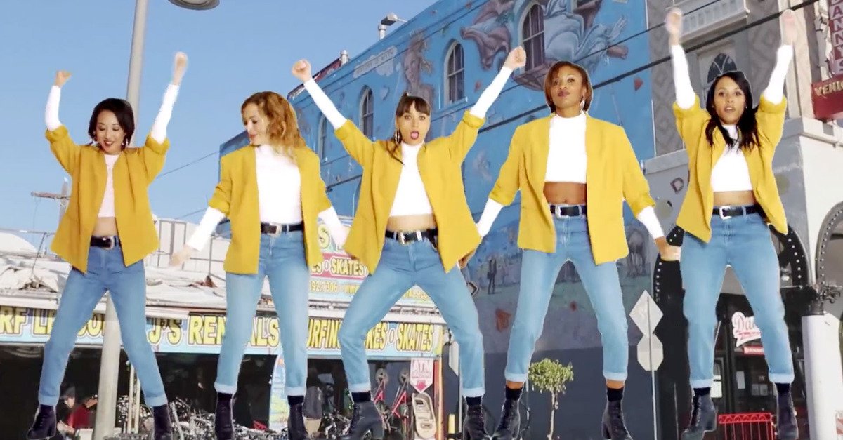 LaurenRenschler's tweet photo. this-> @IamRashidaJones and @SunnyLevine 90s music video &amp; @SalMasekela cameo https://t.co/UETAxRx2Pb #BossSelection https://t.co/V1Nc4jUiuC