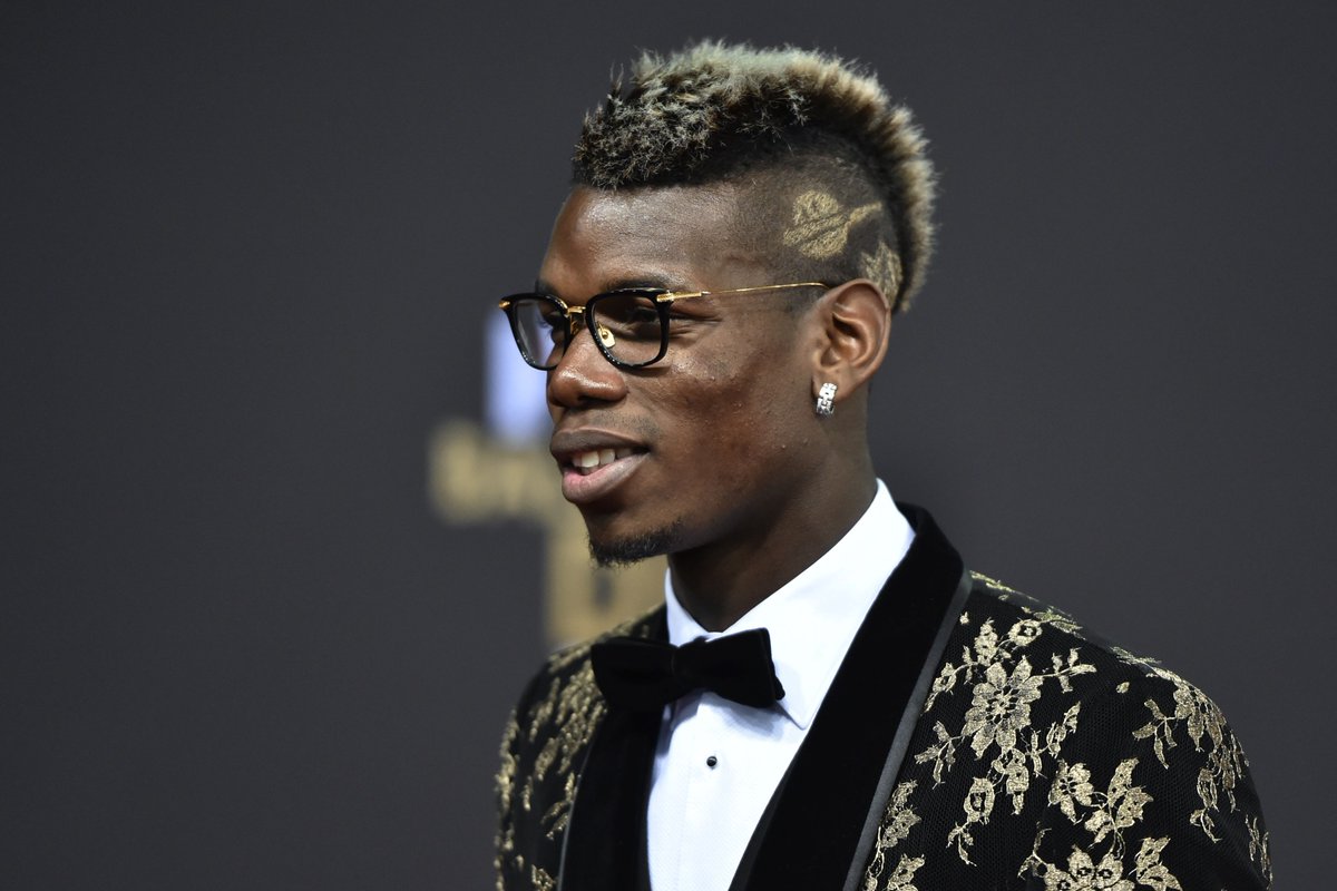 BBCSport's tweet image. Hair matches the jacket? Or jacket matches the hair?
Paul Pogba arrives at the #BallondOr 
bbc.in/1RwagwI