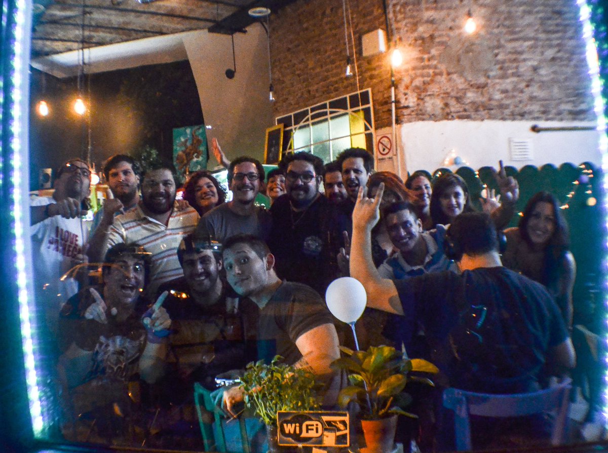 Llegan imágenes de la fiesta de fin de año desde <a href="/Clot_bar/">CLOT</a>, maravilla!
<a href="/SinDialRadio/">SinDial Radio</a> // PH: <a href="/phezequiel/">E. Rom</a>