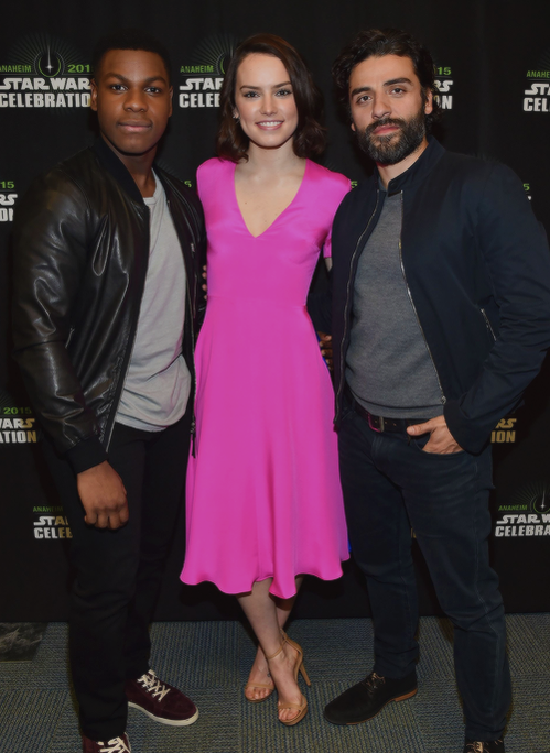 strwarscast's tweet photo. Daisy Ridley, John Boyega and Oscar Isaac https://t.co/jBxOTBbtrk