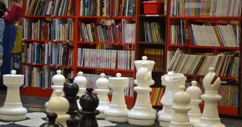 9 Queens Chess tweet media