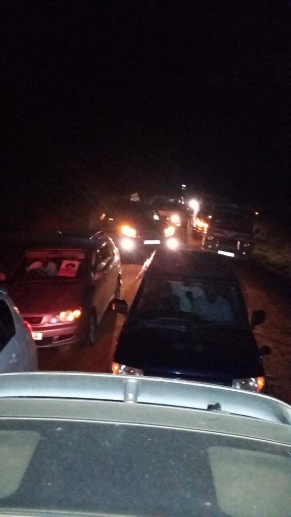 sadabkitatta79's tweet photo. @AmamaMbabazi is now planning to walk thru the police barricade #Busolwe-NagongeraRoad https://t.co/U53JCVnA0t