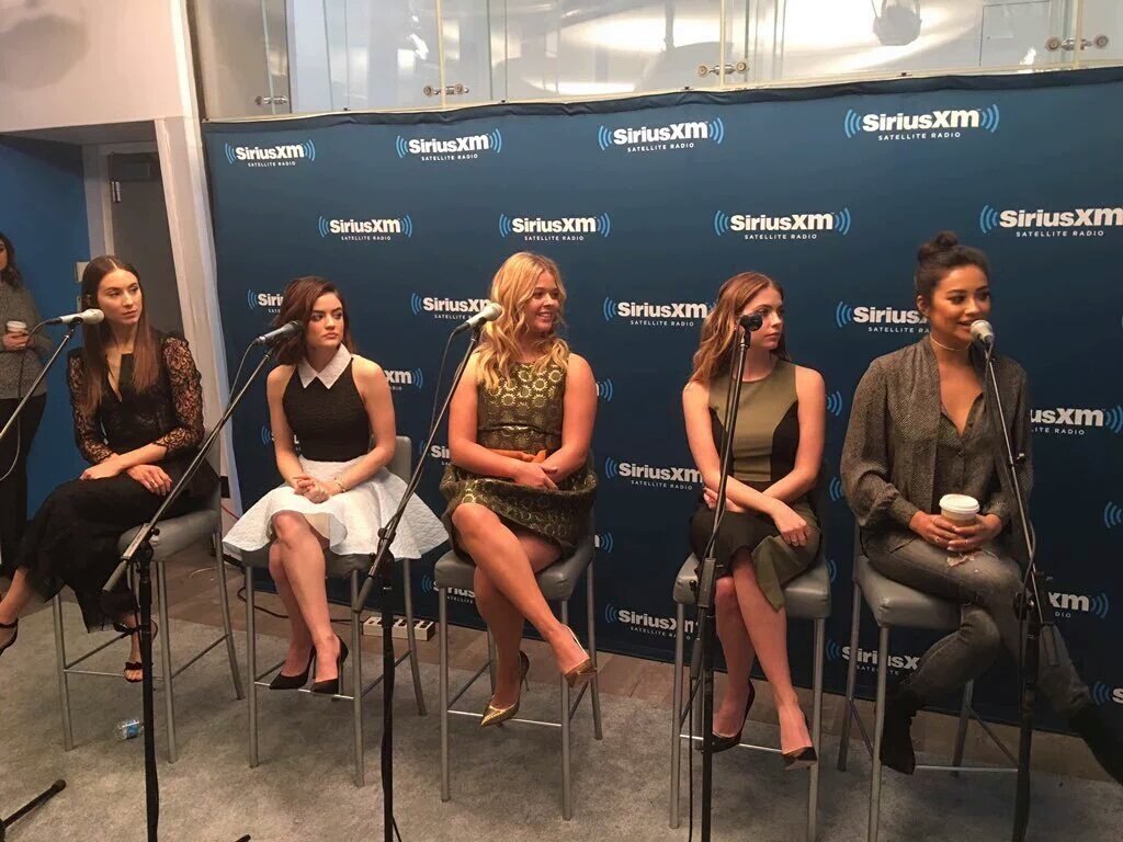 fxndxmsconfess's tweet image. My 5 liars 🙊 #PLL6B @imarleneking