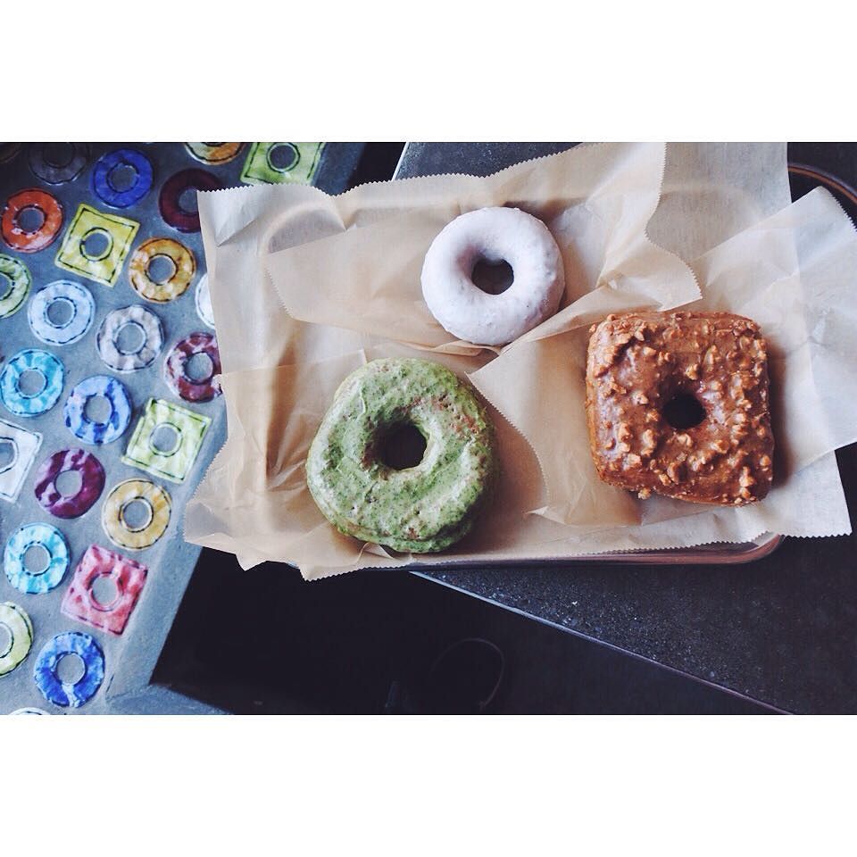 fromthetabletop's tweet photo. Doughs for the morning with @miss_om as my guide #donuts #nyc #newyork #america #americand… https://t.co/0BpkNmhVr2 https://t.co/q9txGK30DF