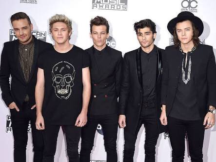 psycoticamente's tweet photo. One Direction (with Zayn) https://t.co/ylUDKm9aah